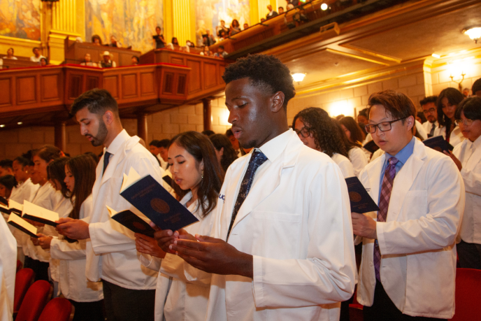 Members of the class of 2029 recite the Physician's Declaration.